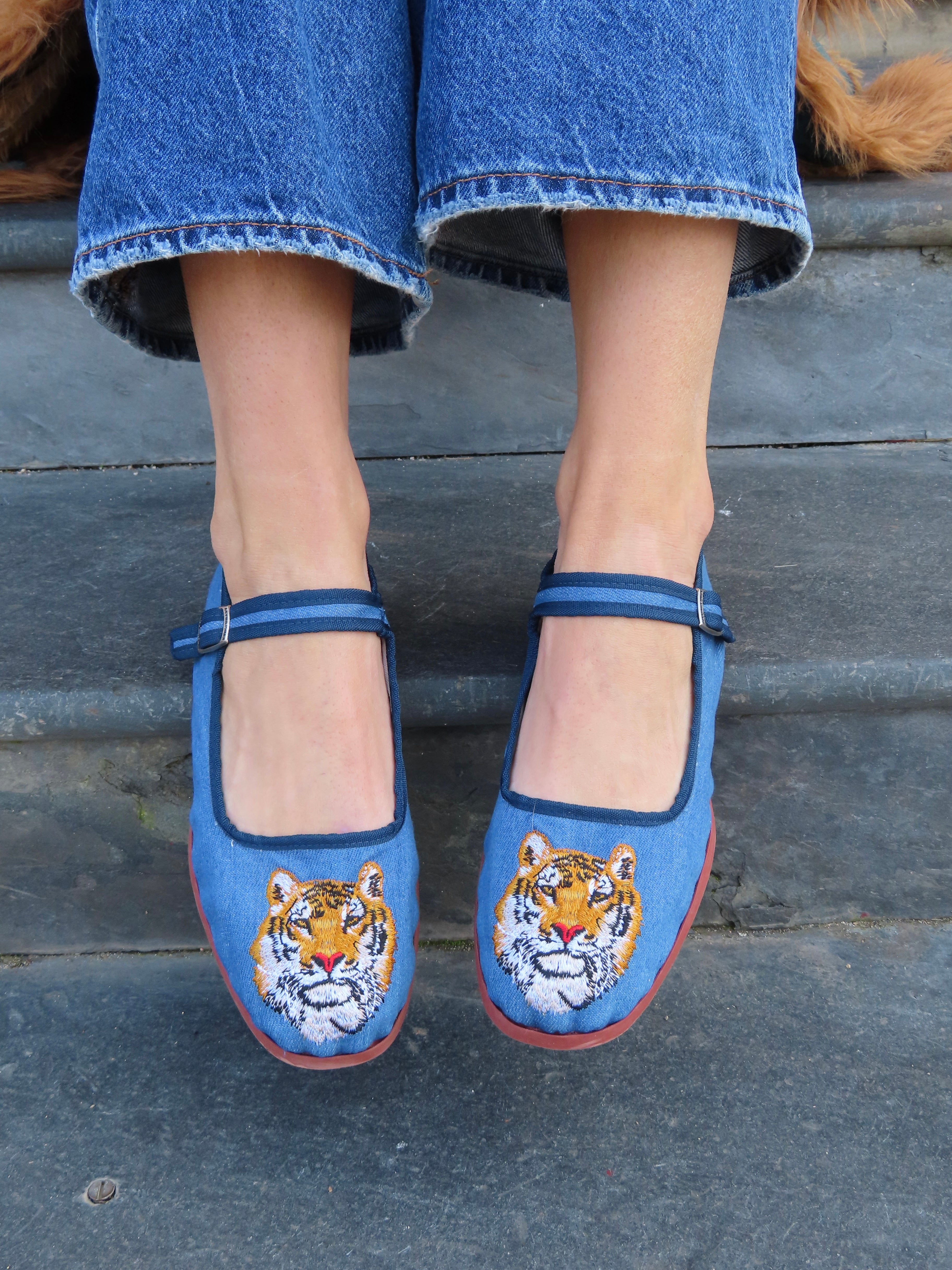 Happy Shoes – Kung Fu Mary